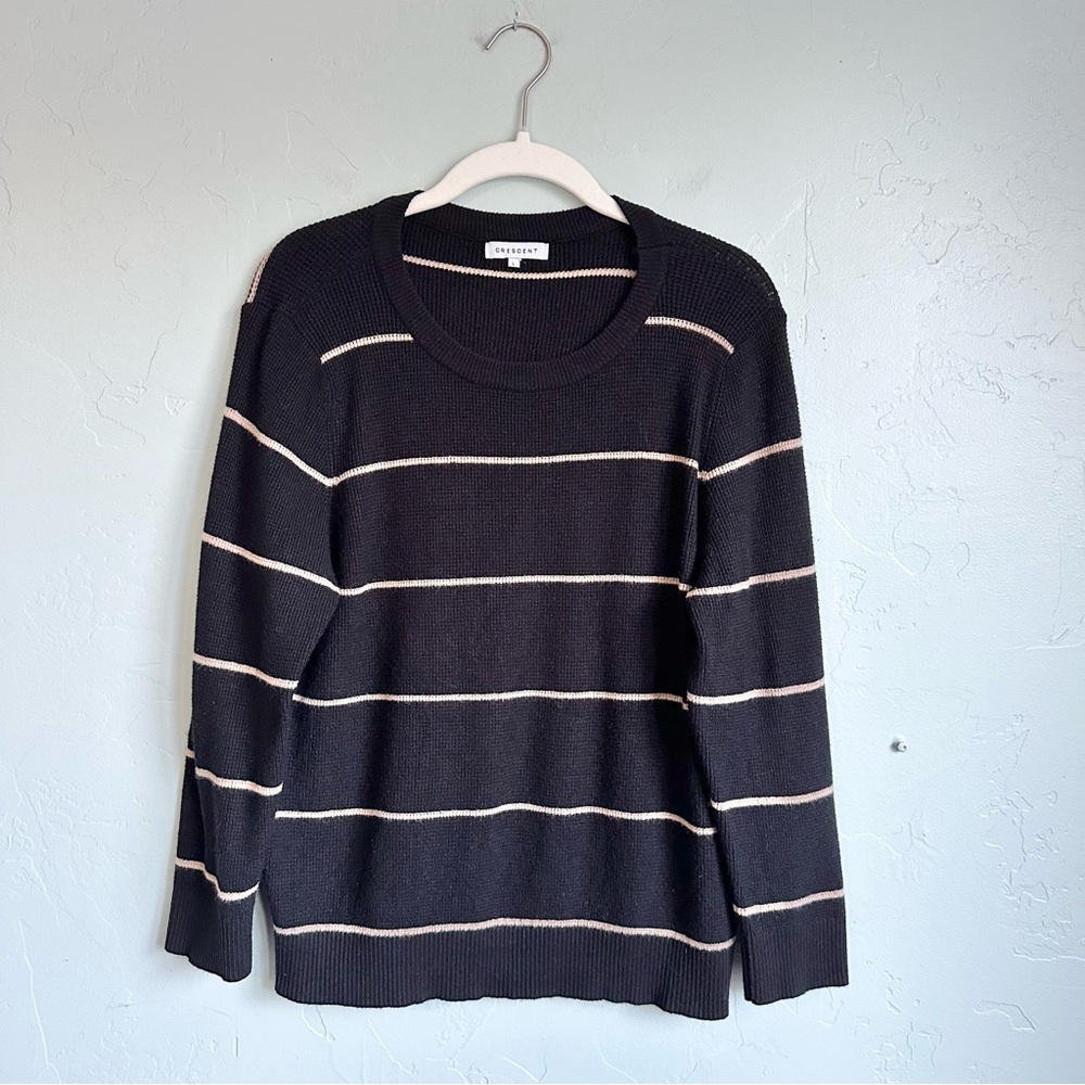 Crescent Women’s Black Cream Striped Knit Crew Neck Sweater Size Large‎ EUC